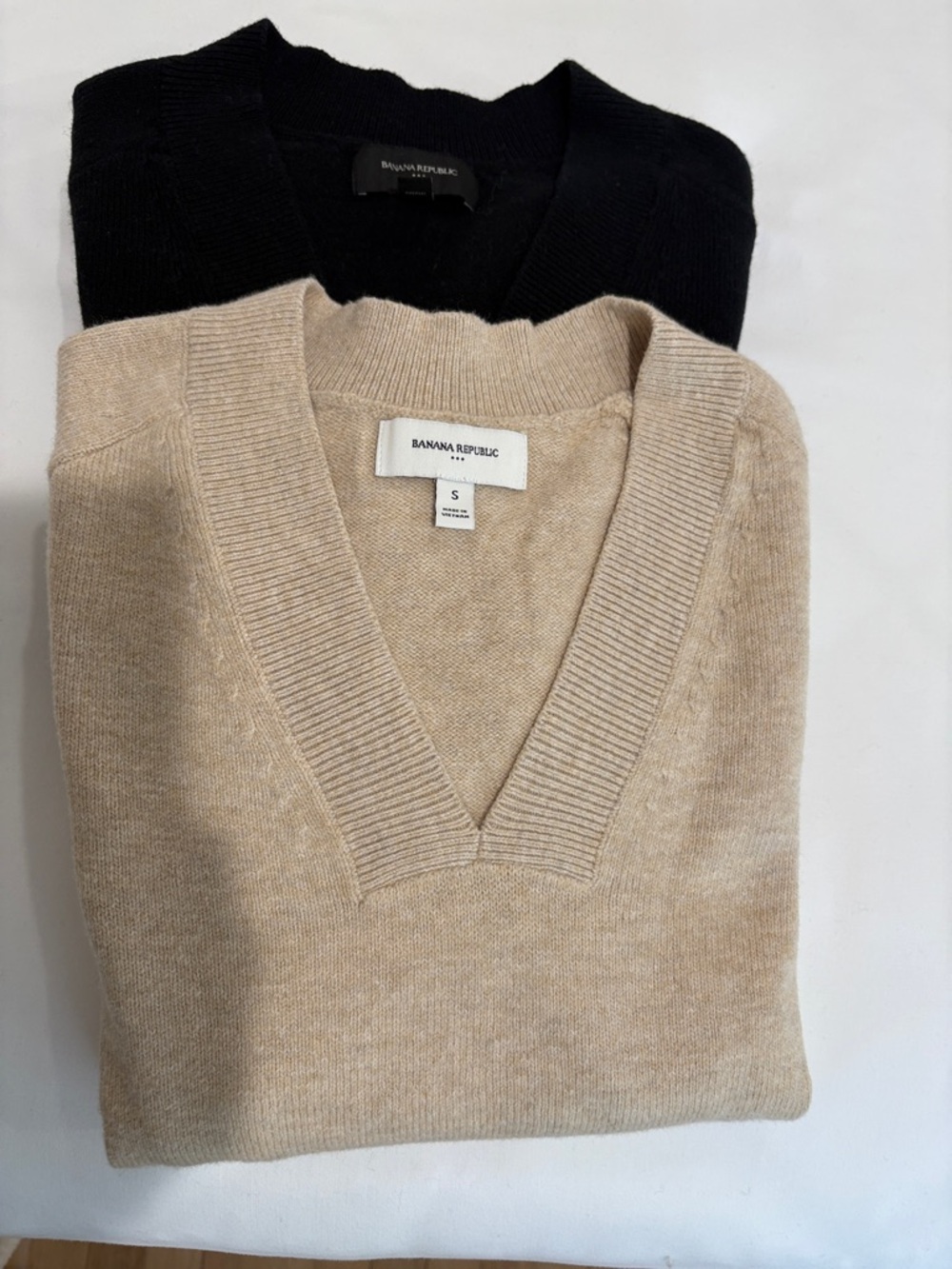 2 BANANA REPUBLIC V-Neck WOMENS  Sweaters!!!!  54% cotton
